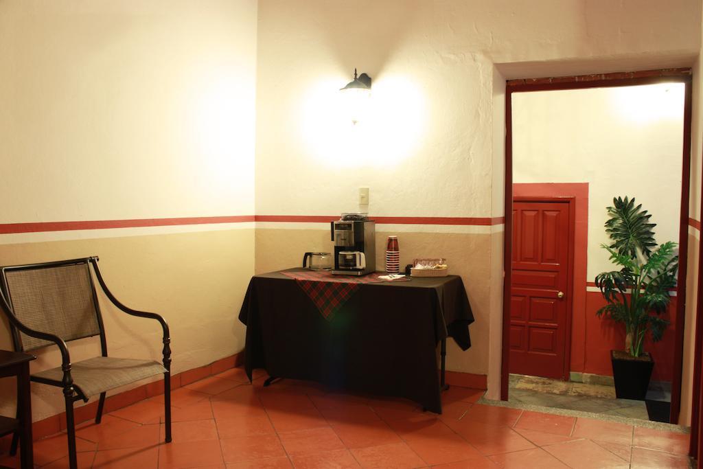 De La Paz 3*