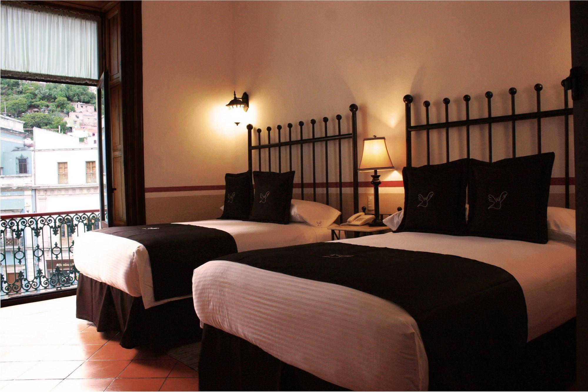 De La Paz Hotel